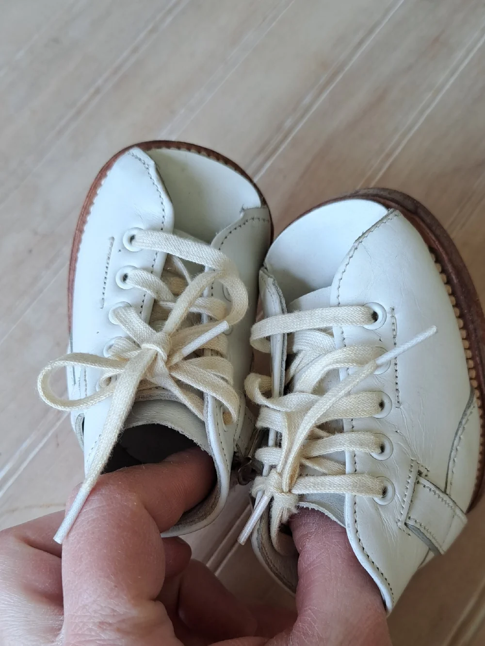 Vintage 1950s Sabel’s White Leather Orthopedic Pre-Walker Baby Lace Up Shoes